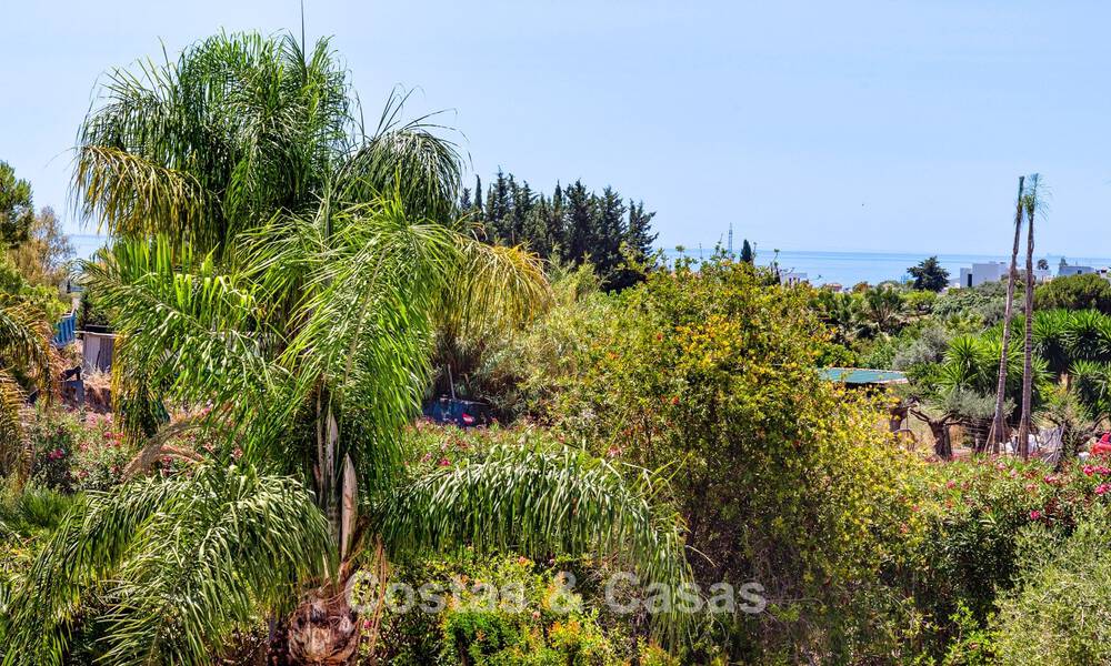 Luxe villa in Andalusische stijl omgeven door groen op een groot perceel in Marbella – Estepona 56332