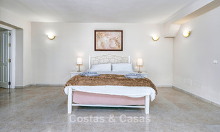 Luxe villa in Andalusische stijl omgeven door groen op een groot perceel in Marbella – Estepona 56350 