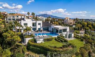 Modernistische luxevilla te koop met zeezicht in vijfsterren golfresort te Marbella - Benahavis 56750 