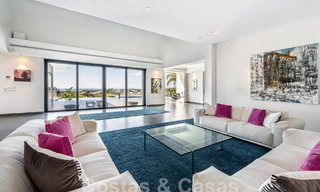 Modernistische luxevilla te koop met zeezicht in vijfsterren golfresort te Marbella - Benahavis 56757 