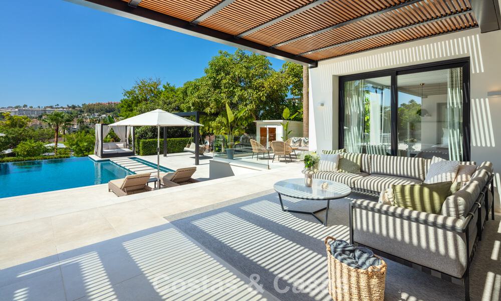 Moderne, symmetrische luxevilla te koop op een steenworp van de golfbanen van Nueva Andalucia’s vallei, Marbella 56176