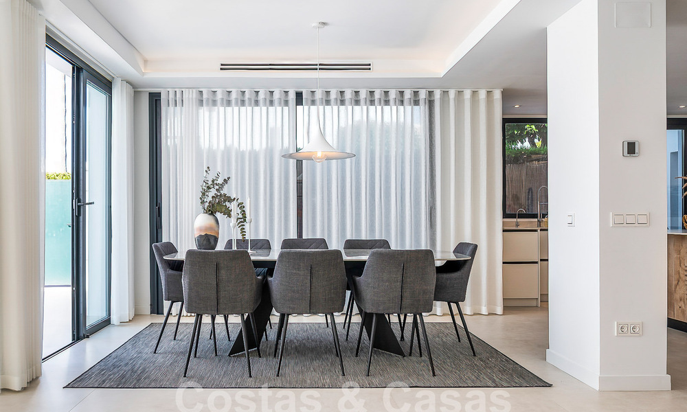 Prachtige, halfvrijstaande luxe woning te koop met privézwembad, op loopafstand van het strand en centrum van San Pedro, Marbella 56775