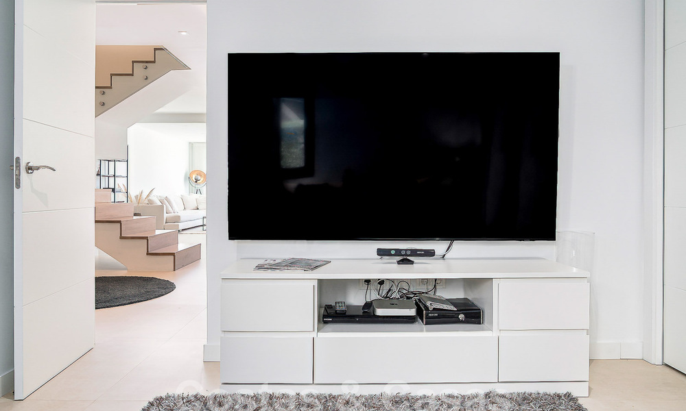 Prachtige, halfvrijstaande luxe woning te koop met privézwembad, op loopafstand van het strand en centrum van San Pedro, Marbella 56777