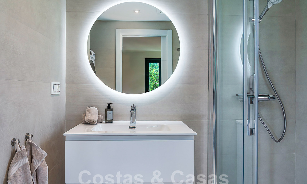 Prachtige, halfvrijstaande luxe woning te koop met privézwembad, op loopafstand van het strand en centrum van San Pedro, Marbella 56778