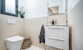 Prachtige, halfvrijstaande luxe woning te koop met privézwembad, op loopafstand van het strand en centrum van San Pedro, Marbella 56781 