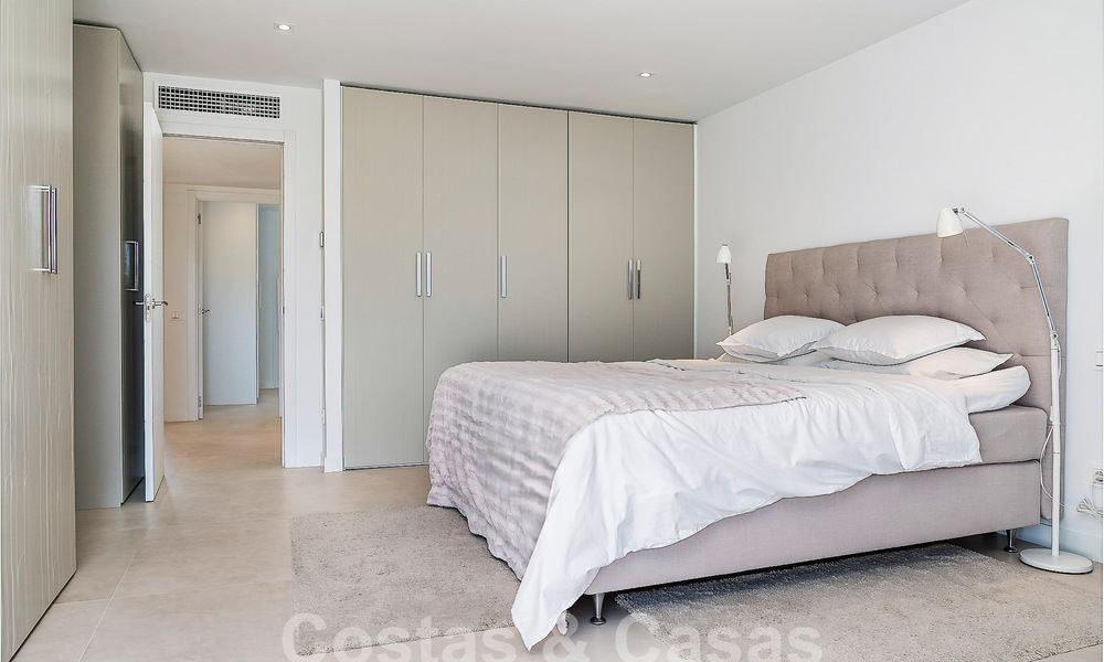 Prachtige, halfvrijstaande luxe woning te koop met privézwembad, op loopafstand van het strand en centrum van San Pedro, Marbella 56785