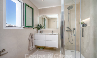 Prachtige, halfvrijstaande luxe woning te koop met privézwembad, op loopafstand van het strand en centrum van San Pedro, Marbella 56787 