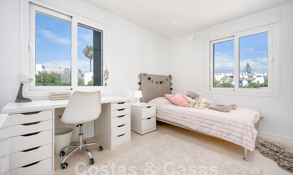 Prachtige, halfvrijstaande luxe woning te koop met privézwembad, op loopafstand van het strand en centrum van San Pedro, Marbella 56790