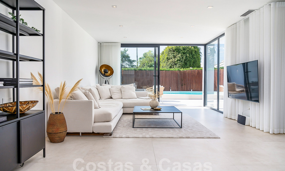 Prachtige, halfvrijstaande luxe woning te koop met privézwembad, op loopafstand van het strand en centrum van San Pedro, Marbella 56800