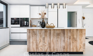 Prachtige, halfvrijstaande luxe woning te koop met privézwembad, op loopafstand van het strand en centrum van San Pedro, Marbella 56801 