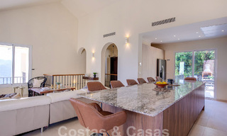 Spaanse luxevilla te koop met panoramisch zeezicht in een gated community in de heuvels van Marbella 57316 