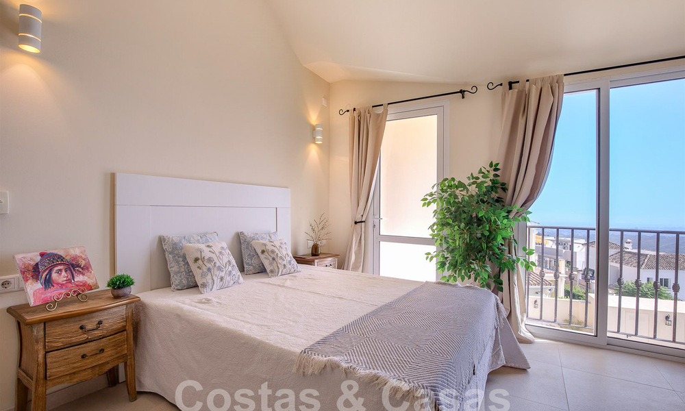 Spaanse luxevilla te koop met panoramisch zeezicht in een gated community in de heuvels van Marbella 57319