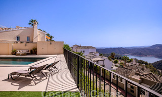 Spaanse luxevilla te koop met panoramisch zeezicht in een gated community in de heuvels van Marbella 57331 