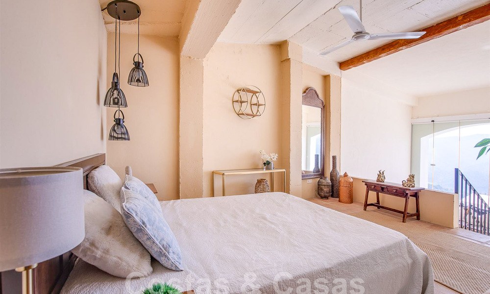 Spaanse luxevilla te koop met panoramisch zeezicht in een gated community in de heuvels van Marbella 57333