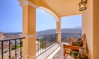 Spaanse luxevilla te koop met panoramisch zeezicht in een gated community in de heuvels van Marbella 57339 