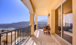 Spaanse luxevilla te koop met panoramisch zeezicht in een gated community in de heuvels van Marbella 57340 