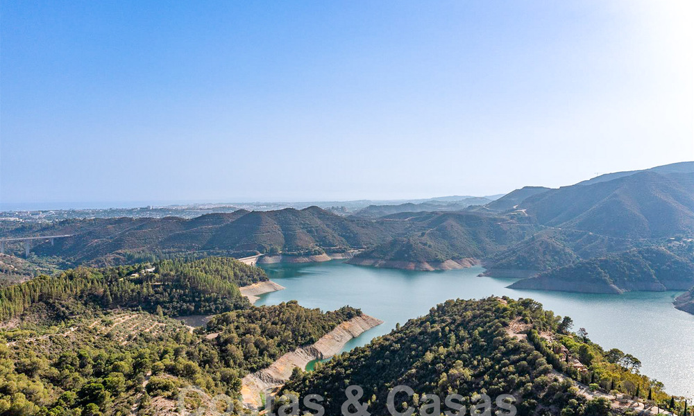 Spaanse luxevilla te koop met panoramisch zeezicht in een gated community in de heuvels van Marbella 57341