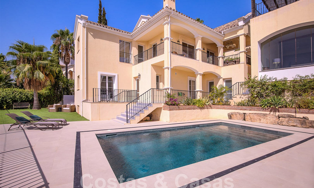 Spaanse luxevilla te koop met panoramisch zeezicht in een gated community in de heuvels van Marbella 57342
