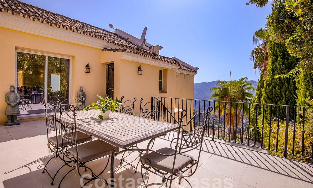 Spaanse luxevilla te koop met panoramisch zeezicht in een gated community in de heuvels van Marbella 57350