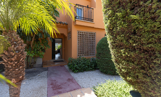 Stijlvol gerenoveerde, halfvrijstaande schakelvilla te koop met groot privé zwembad in Marbella - Benahavis 56440 