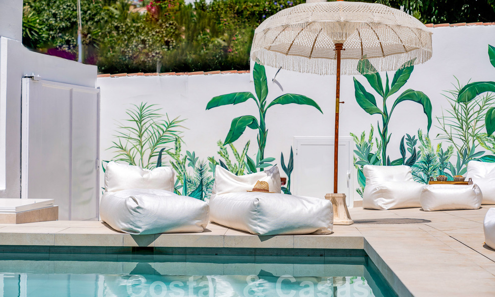 Sfeervolle luxevilla in Ibiza-stijl te koop, dicht bij alle voorzieningen van Nueva Andalucia, Marbella 56912