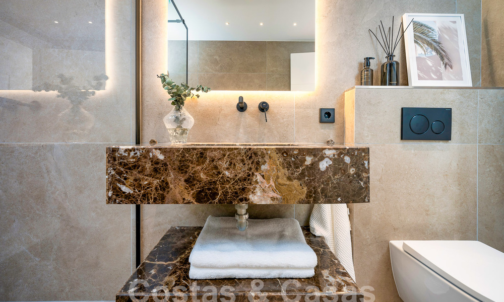 Sfeervolle luxevilla in Ibiza-stijl te koop, dicht bij alle voorzieningen van Nueva Andalucia, Marbella 56914