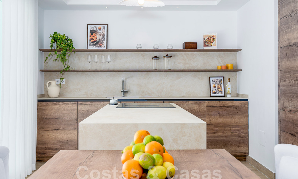 Sfeervolle luxevilla in Ibiza-stijl te koop, dicht bij alle voorzieningen van Nueva Andalucia, Marbella 56922