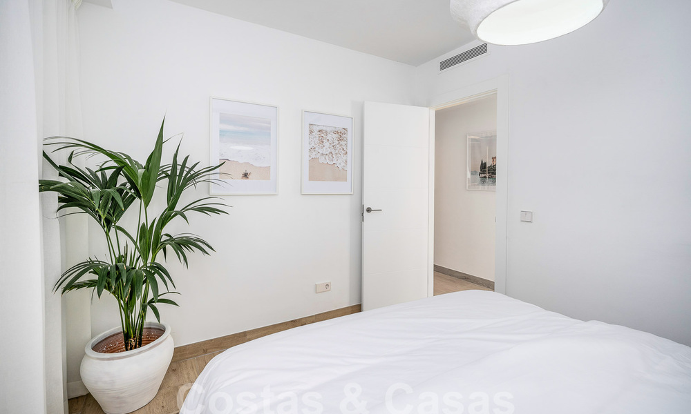 Sfeervolle luxevilla in Ibiza-stijl te koop, dicht bij alle voorzieningen van Nueva Andalucia, Marbella 56935