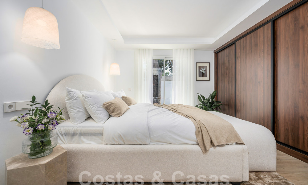 Sfeervolle luxevilla in Ibiza-stijl te koop, dicht bij alle voorzieningen van Nueva Andalucia, Marbella 56952