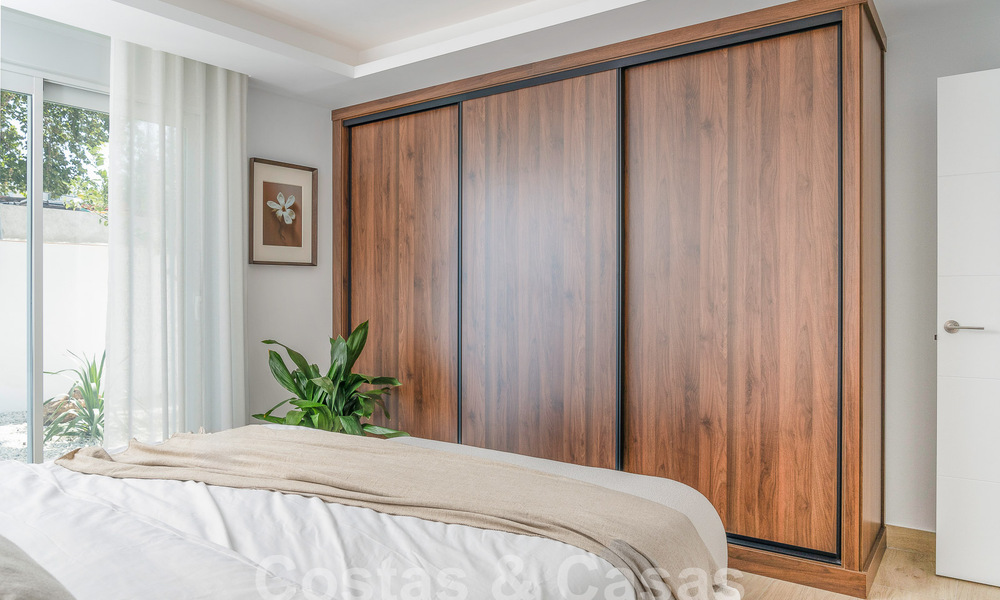 Sfeervolle luxevilla in Ibiza-stijl te koop, dicht bij alle voorzieningen van Nueva Andalucia, Marbella 56957