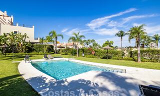 Ruim rijhuis te koop met 4 slaapkamers en zeezicht, in een gated complex op de New Golden Mile tussen Marbella en Estepona 57081 