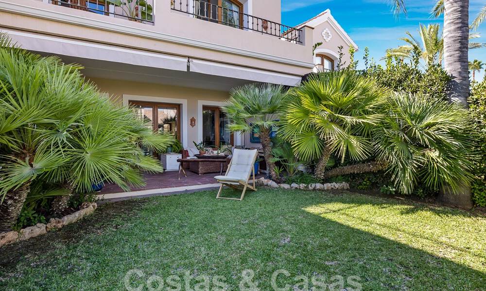 Ruim rijhuis te koop met 4 slaapkamers en zeezicht, in een gated complex op de New Golden Mile tussen Marbella en Estepona 57097