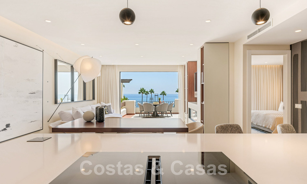 Luxe penthouse te koop in een gated eerstelijnsstrand complex met magnifiek zeezicht op de New Golden Mile tussen Marbella en Estepona 56966