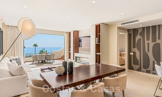Luxe penthouse te koop in een gated eerstelijnsstrand complex met magnifiek zeezicht op de New Golden Mile tussen Marbella en Estepona 56983 