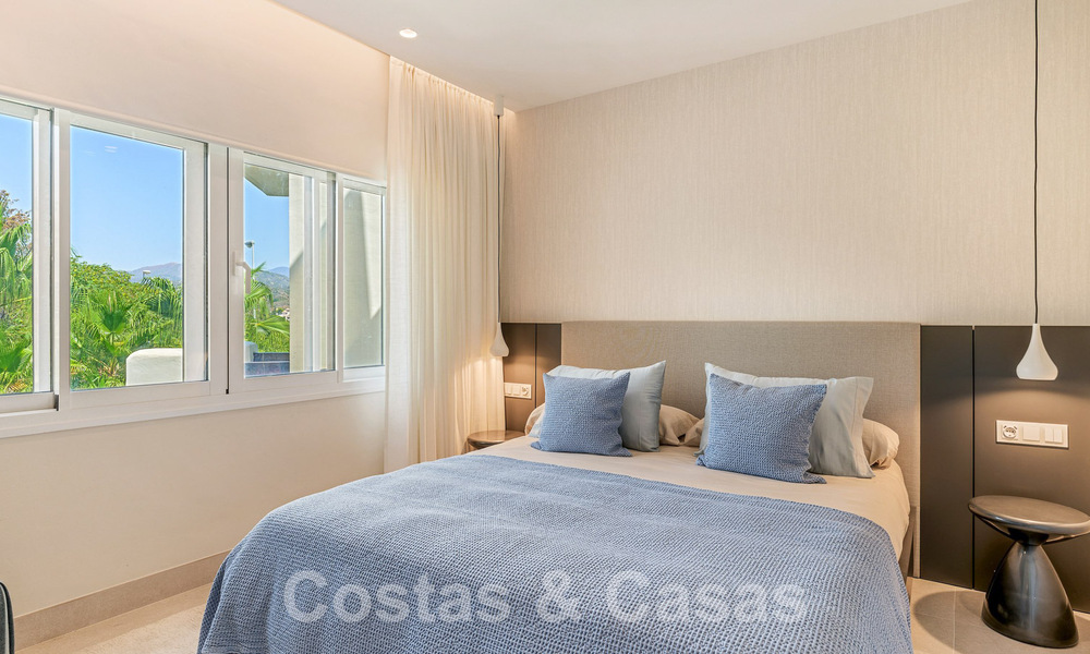 Luxe penthouse te koop in een gated eerstelijnsstrand complex met magnifiek zeezicht op de New Golden Mile tussen Marbella en Estepona 56985