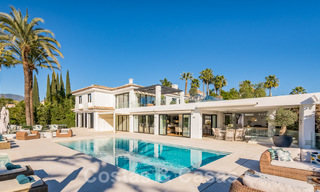 Modern gerenoveerde mediterrane luxevilla te koop, gelegen eerstelijns golf, hartje Nueva Andalucia, Marbella 57010 