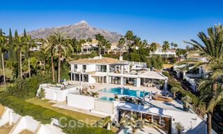 Modern gerenoveerde mediterrane luxevilla te koop, gelegen eerstelijns golf, hartje Nueva Andalucia, Marbella 57017 