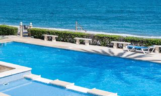 Fantastisch, eerstelijnsstrand appartement te koop met frontaal zeezicht op enkele minuten van Estepona centrum 57052 