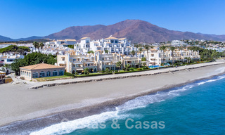 Fantastisch, eerstelijnsstrand appartement te koop met frontaal zeezicht op enkele minuten van Estepona centrum 57053 
