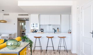 Fantastisch, eerstelijnsstrand appartement te koop met frontaal zeezicht op enkele minuten van Estepona centrum 57055 