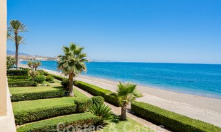 Fantastisch, eerstelijnsstrand appartement te koop met frontaal zeezicht op enkele minuten van Estepona centrum 57058 