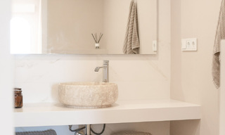 Fantastisch, eerstelijnsstrand appartement te koop met frontaal zeezicht op enkele minuten van Estepona centrum 57062 