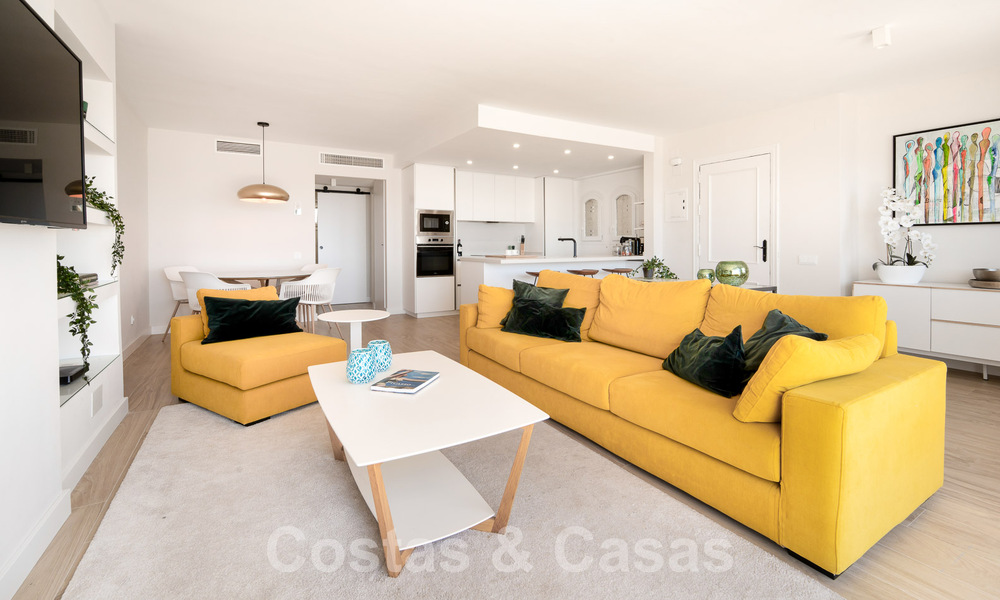 Fantastisch, eerstelijnsstrand appartement te koop met frontaal zeezicht op enkele minuten van Estepona centrum 57068