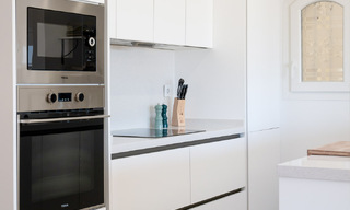 Fantastisch, eerstelijnsstrand appartement te koop met frontaal zeezicht op enkele minuten van Estepona centrum 57070 