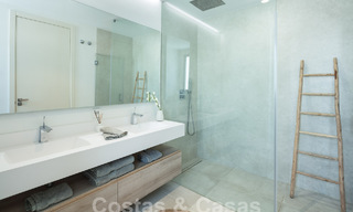 Moderne villa te koop in een gated urbanisatie op de New Golden Mile tussen Marbella en Estepona 57840 