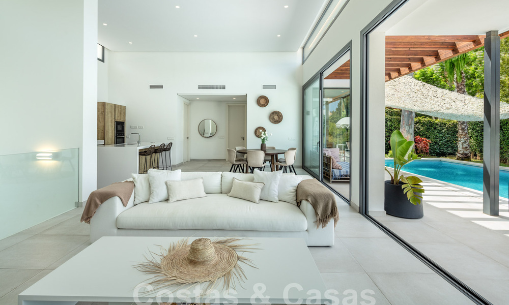 Moderne villa te koop in een gated urbanisatie op de New Golden Mile tussen Marbella en Estepona 57844