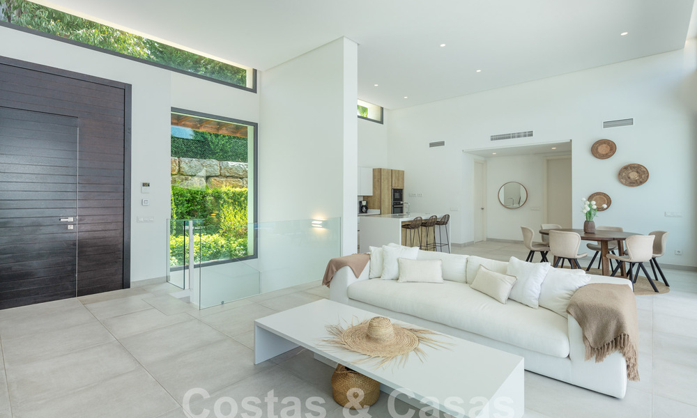 Moderne villa te koop in een gated urbanisatie op de New Golden Mile tussen Marbella en Estepona 57845