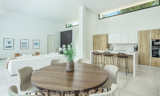 Moderne villa te koop in een gated urbanisatie op de New Golden Mile tussen Marbella en Estepona 57846 