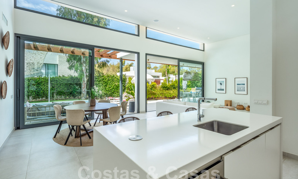 Moderne villa te koop in een gated urbanisatie op de New Golden Mile tussen Marbella en Estepona 57849