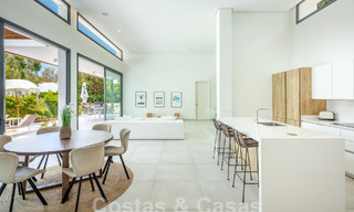 Moderne villa te koop in een gated urbanisatie op de New Golden Mile tussen Marbella en Estepona 57850 